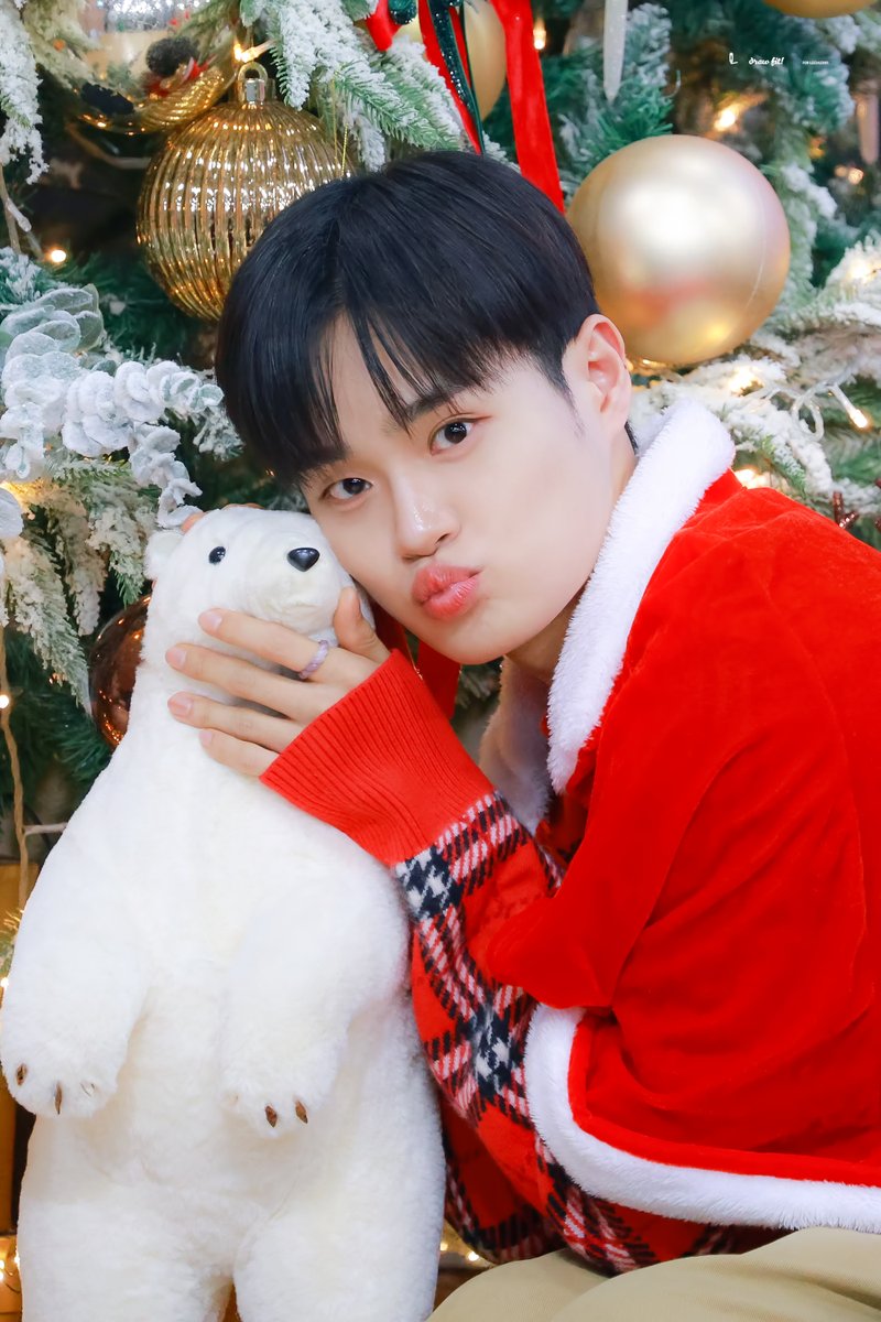 Daehwicom's tweet photo. 241224 ㅁㄹㅋㄹㅅㅁㅅ🎁 #이대휘 #AB6IX #에이비식스 #DAEHWI https://t.co/mtK5BKyGaY