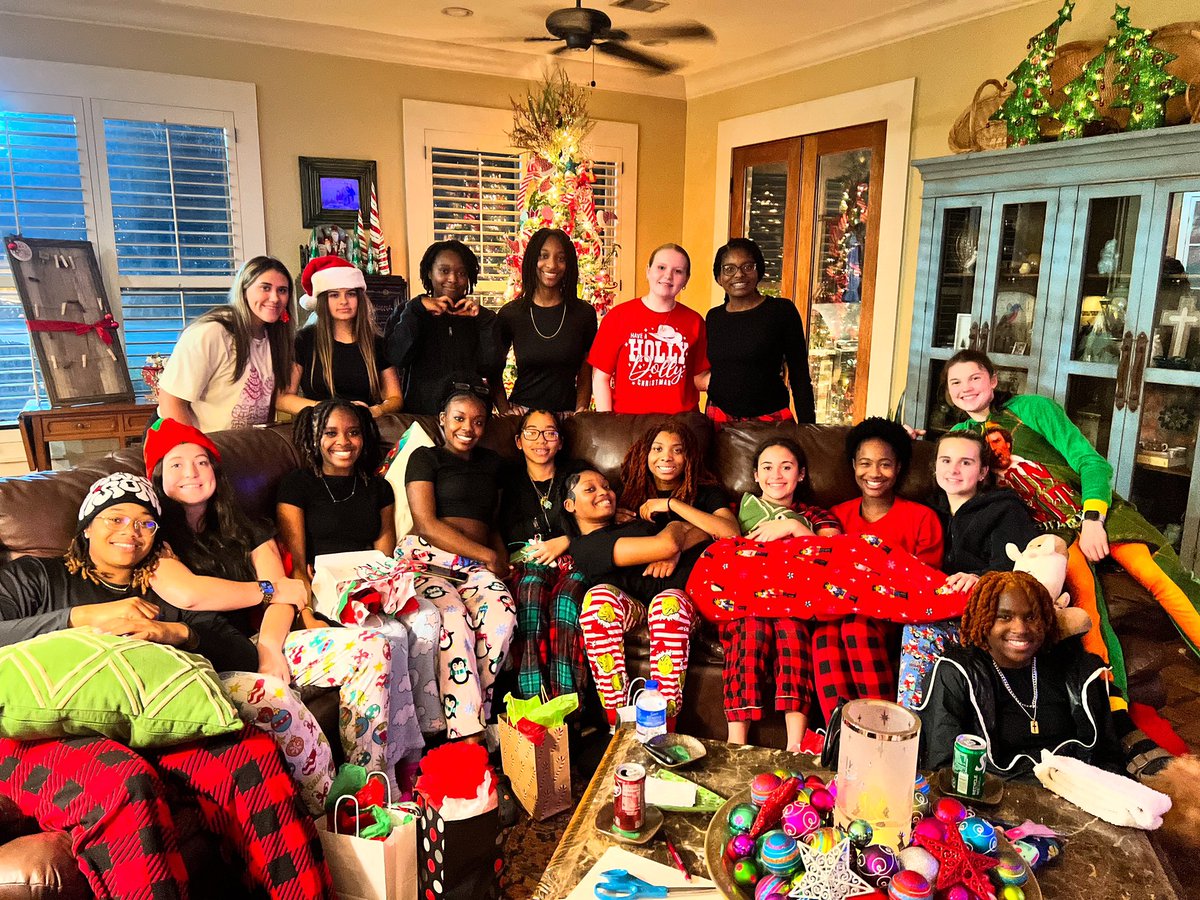 Merry Christmas from Petal Girls Basketball 🎄