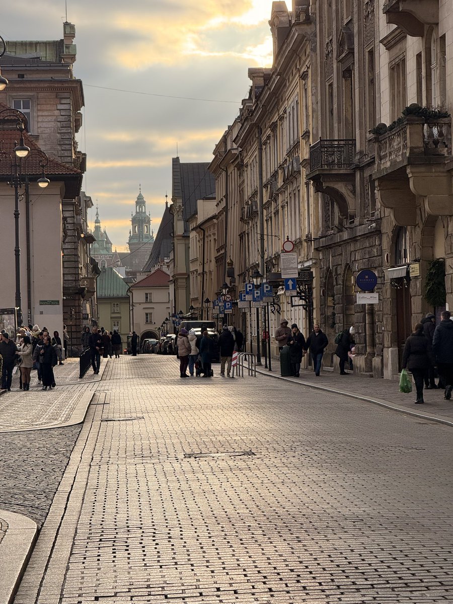 paff_bo's tweet photo. #onepic #oneword #Krakow #magic https://t.co/4nHeKj6n1d