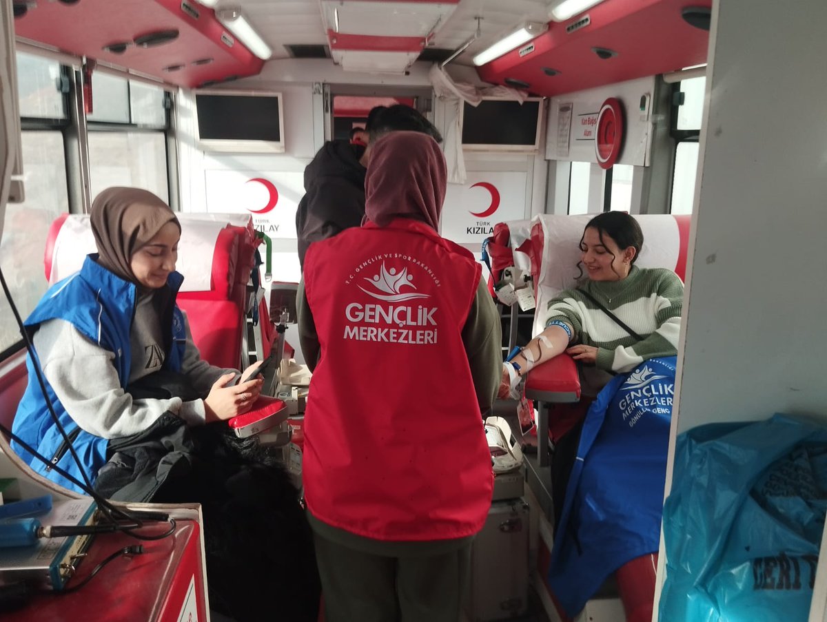 Tunceli Çemişgezek Gençlik Merkezi (@gsb_cemisgezkgm) on Twitter photo Gönüllülerimiz ve kurum personelimizin katılımıyla Türk Kızılay'a kan bağışında bulunduk.Kan ver hayat kurtar.🇹🇷 <a href="/gencliksporbak/">Gençlik ve Spor Bakanlığı 🇹🇷</a> <a href="/oa_bak/">Dr. Osman Aşkın Bak</a> @drenesefendioglu @tuncay_ulusan <a href="/aytac/">aytac</a> Gönüllülerimiz ve kurum personelimizin katılımıyla Türk Kızılay'a kan bağışında bulunduk.Kan ver hayat kurtar.🇹🇷 <a href="/gencliksporbak/">Gençlik ve Spor Bakanlığı 🇹🇷</a> <a href="/oa_bak/">Dr. Osman Aşkın Bak</a> @drenesefendioglu @tuncay_ulusan <a href="/aytac/">aytac</a>