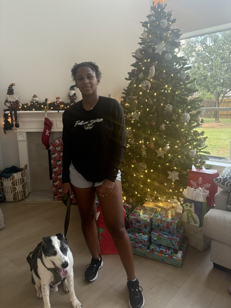 Christmas morning run with my favorite running buddy (Si). Merry Christmas everyone! 🎄🎄🎄