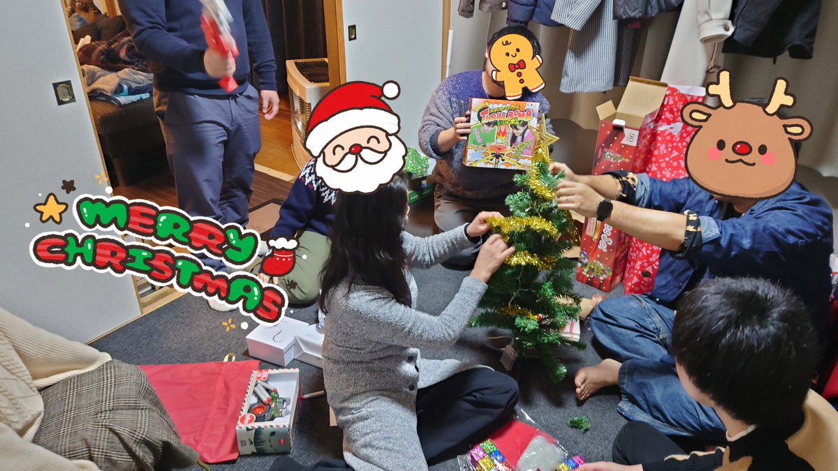 WR_kon's tweet photo. お友達とのクリスマスボドゲ会で撮った写真最高に楽しい“““クリスマス”””だからみて🎄 めっちゃお気に入り
もちろんボドゲも！インクdeリンク!がかなり好き好き！ スタンプ1個は争いと疑念しか生まない(人間不信)
クリプレ、素敵な壁掛けライトをありがとうございます！今だどこに飾るか悩んでます！ https://t.co/fgnpLV0ux2