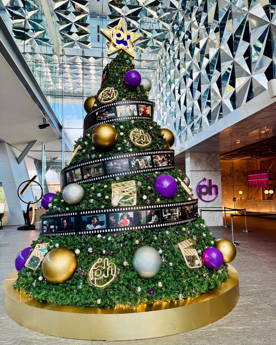 From our Planet Hollywood family to yours, we wish you a star-studded holiday season filled with joy and cheer. Merry Christmas! 🌟🎬