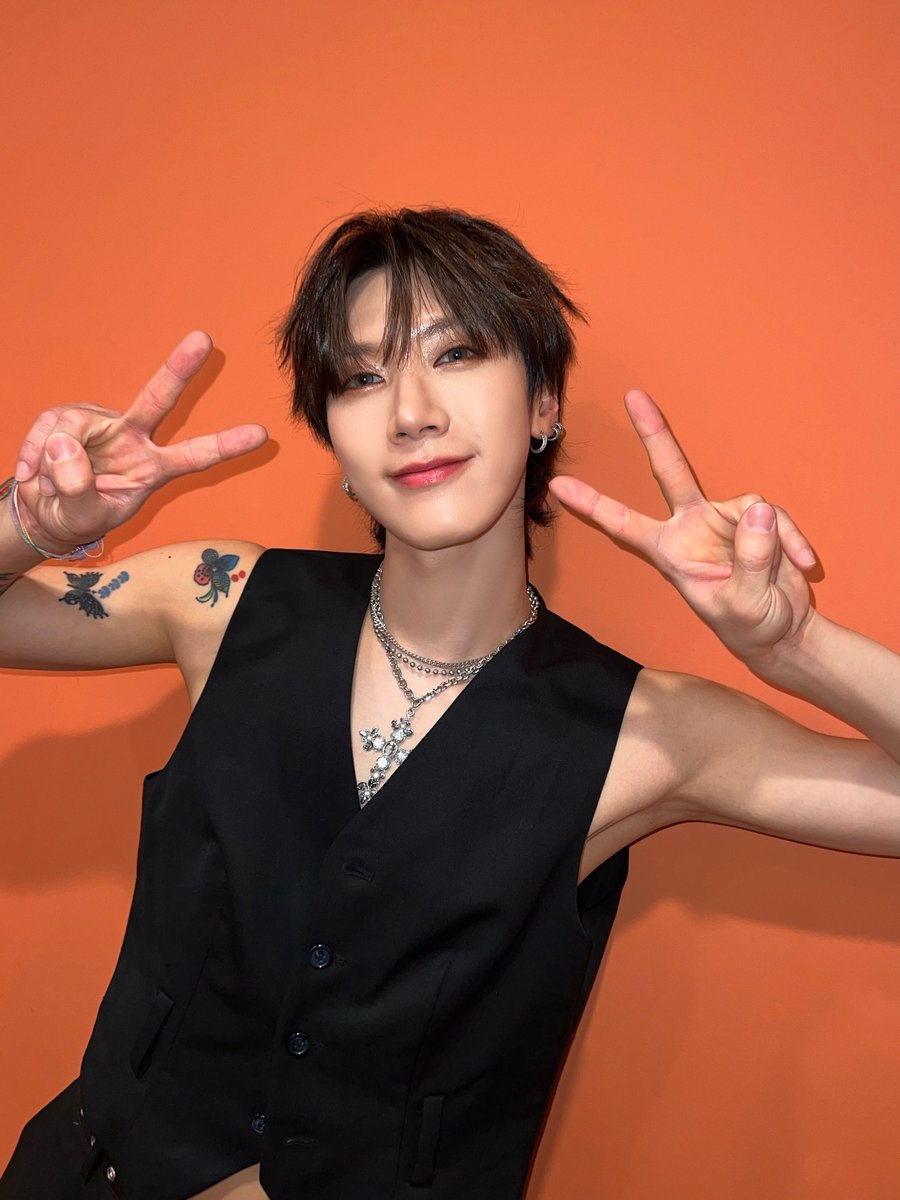WayV tweet media