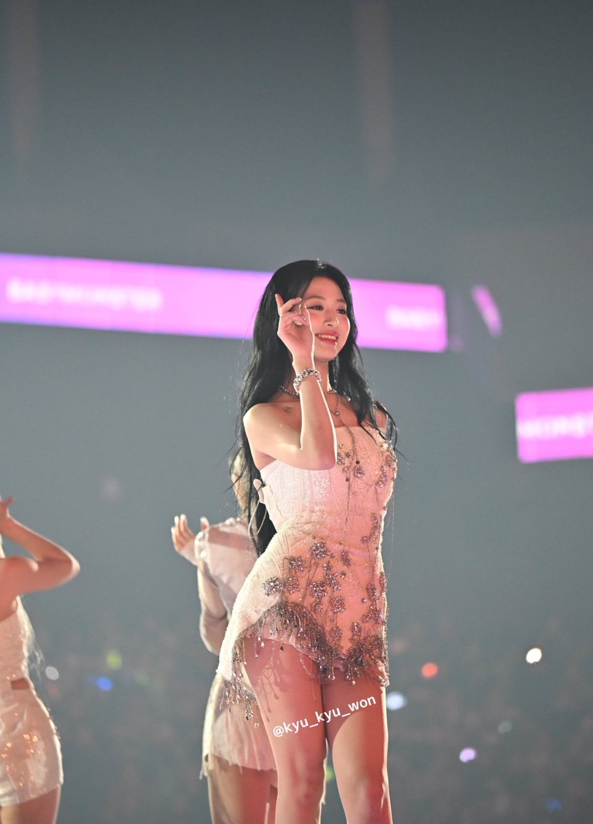 picbaemon's tweet image. JUNG AHYEON FROM BABYMONSTER