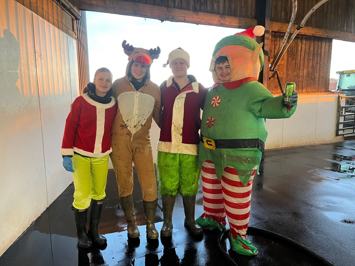 This mornings team certainly embraced the spirit of the season🎄🎅🍻
