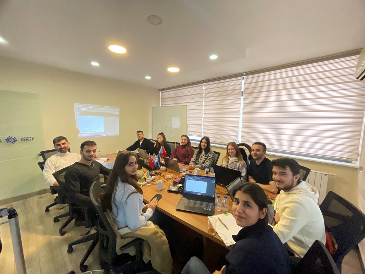 iktisathalkasi's tweet image. Staj ve Eğitim Programı, Dr. Savaş Kaptan ile Modül 4: Python ile Makine Öğrenimi derslerine başladı! 💻
Veri analizi ve algoritma temellerini öğrenerek denetimli/denetimsiz öğrenme modellerini uygulamalı olarak keşfediyoruz! 🌟 #PythonEğitimi #MakineÖğrenimi #VeriAnalizi