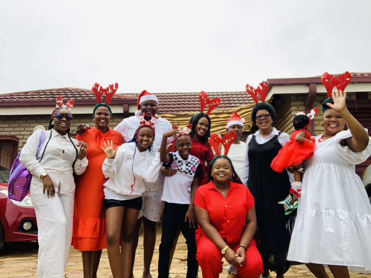Mbatha_ml's tweet photo. Merry Christmas 🎄🤶 🎄🎄🌲🌲🎅🎅! 

Wishing you all a fruitful 2025! ♥️♥️ https://t.co/Q61elnwQCp