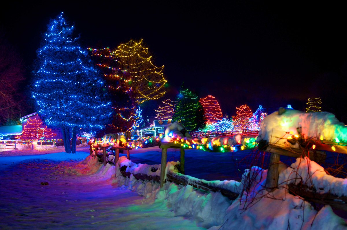 UpperCanadaVill's tweet photo. Happy holidays! Grateful for the magic of the season, the amazing support of our community, the warmth of cherished guests, and the dedication of our exceptional staff. We hope your holidays are filled with joy, and moments that shine as bright as the holiday lights! ❤️ https://t.co/K51HRWUVED