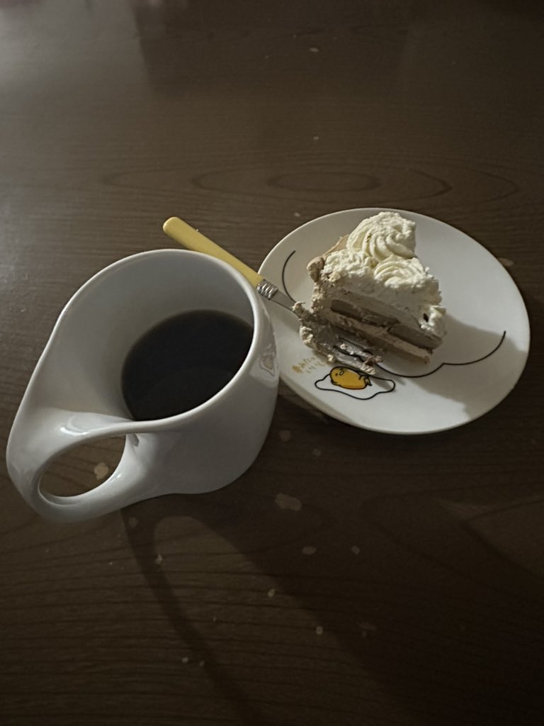 S0maBD's tweet photo. 皆さんメリークリスマス🎄
僕は今週は夜勤なので
午前5時に1人でコーヒー作ってケーキ食べて静かに過ごしました☺️ https://t.co/4tdJH9iezL