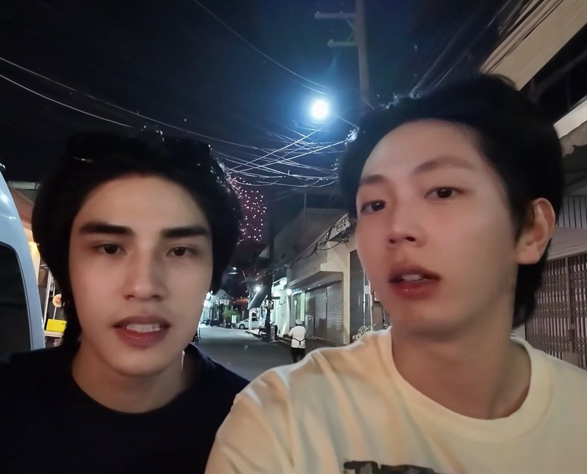amorumove's tweet photo. I like it very much in every issue. The way you go shopping and eat together and laugh loudly is really healing. I hope uppoompak can keep filming.
Ps. Is Poom watching? I sincerely support poomup👀～ ~

#UpPoomพักNY2025
#uppoompat #poompps #UpPoom https://t.co/8S1xix10zj