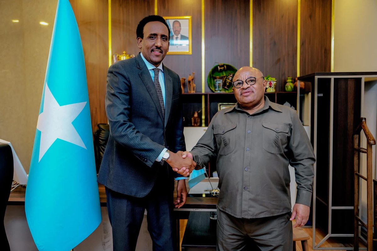 ⚡️UPDATE: #Somalia’s Immigration and Nationality Agency Director Mustafa Duhulow on Wednesday had a meeting with AU envoy and <a href="/ATMIS_Somalia/">ATMIS</a> head <a href="/souefmo_elamine/">Souef Mohamed El-Amine</a> who was accompanied by ATMIS Commander Lt. Gen Sam Kavuma.

Discussions centered on “African Union's contribution to