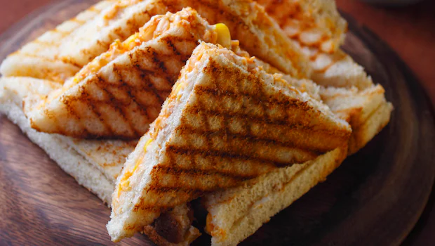 NDTVFood's tweet photo. A Bread-Free, Protein-Packed Paneer Sandwich That's So Good, You'll Never Miss The Bread
https://t.co/H9o4zegfLv
#breadfree #proteinpacked #sandwich https://t.co/W2zQkVp75u