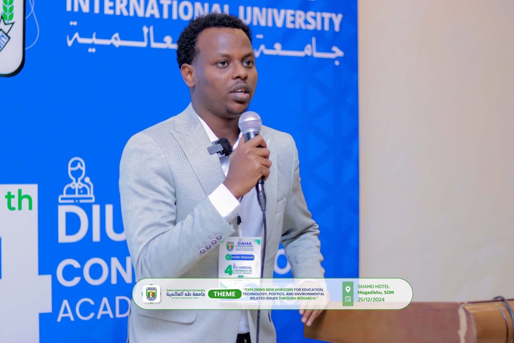 RAASAgribsuines's tweet photo. @AbdishakurDaaha , at the 4th Research Conference DIU, unveiled a transformative study on media’s critical role in tackling climate crisis in Somalia. His innovative framework redefines community engagement, empowering media to spotlight drive impactful climate action. https://t.co/ABcsT8u3zV
