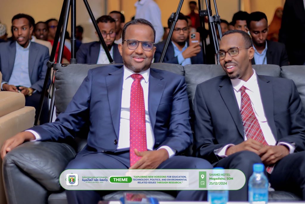 RAASAgribsuines's tweet photo. @AbdishakurDaaha , at the 4th Research Conference DIU, unveiled a transformative study on media’s critical role in tackling climate crisis in Somalia. His innovative framework redefines community engagement, empowering media to spotlight drive impactful climate action. https://t.co/ABcsT8u3zV