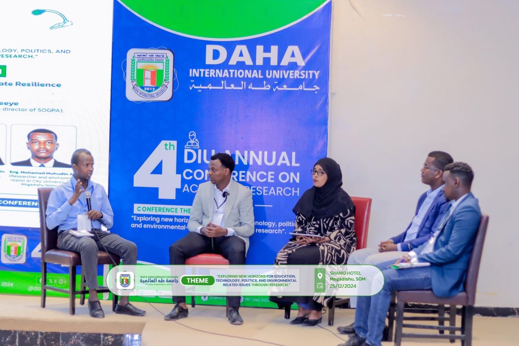 RAASAgribsuines's tweet photo. @AbdishakurDaaha , at the 4th Research Conference DIU, unveiled a transformative study on media’s critical role in tackling climate crisis in Somalia. His innovative framework redefines community engagement, empowering media to spotlight drive impactful climate action. https://t.co/ABcsT8u3zV