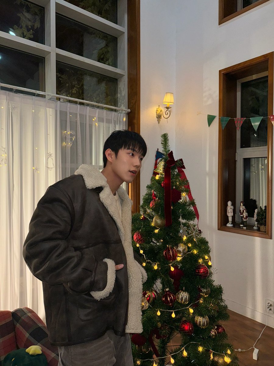 P1H_members's tweet photo. P1ece! Merry Christmas~!!🎄🌲🎅

#P1Harmony #INTAK https://t.co/8ZopERU4e8