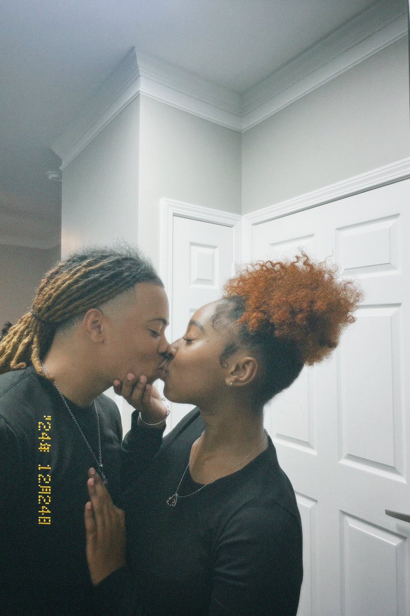 charyypt2's tweet photo. Merry Christmas from your favorite Christian Couple 👩🏽‍❤️‍💋‍👨🏽✝️🙏🩷🎄 https://t.co/K8Z0KQAxqb