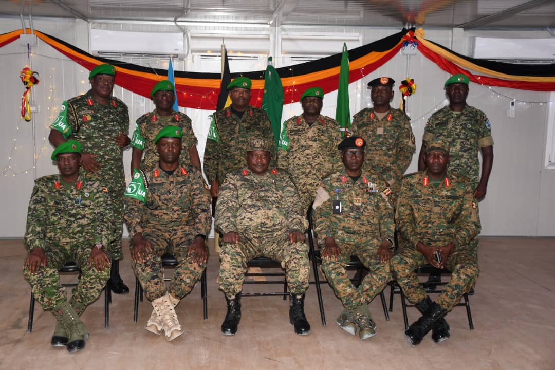 Taliye Ku Xigeenka Ciidanka Dhulka ee #UPDF, S/Gaas Francis Takirwa ayaa Isniintii guddoomiyay xaflad ka dhacday Muqdisho oo ay xilka kula kala wareegeen hoggaanka Qaybta Koowaad ee #ATMIS.

S/Guuto Joseph Musoke Ssemwanga ayaa si rasmi ah taliska ugala wareegay S/Guuto Anthony