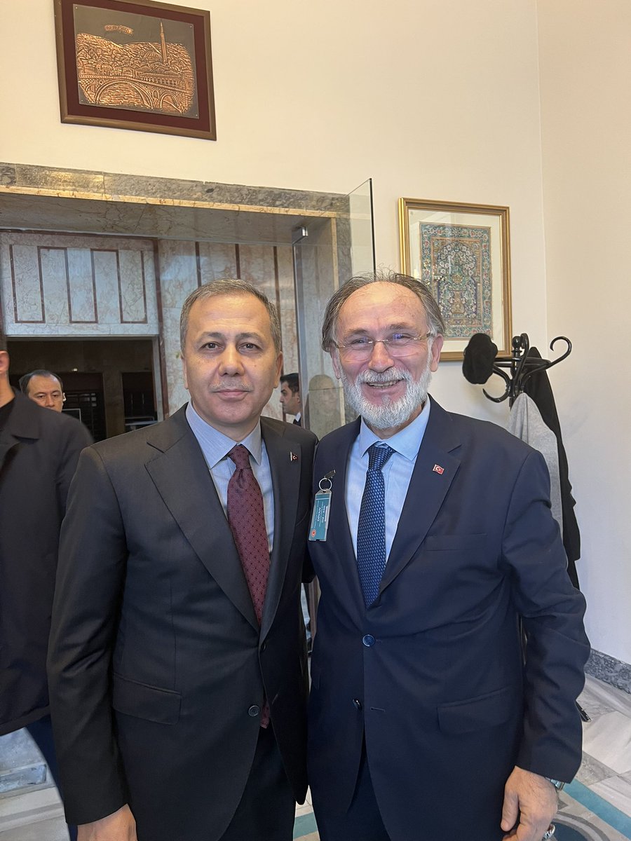 Ankara’dan tüm dostlara selamlar sevgiler ak Parti grup Başkan vekilimiz Abdullah Güler ve içişleri Bakanımız Sayın Ali yerlikaya’nın tüm dostlarımıza selamı var. Gündemimizde güvenlik korucuları ve öğrencilerimizin af konusu vardı.👍👍👍