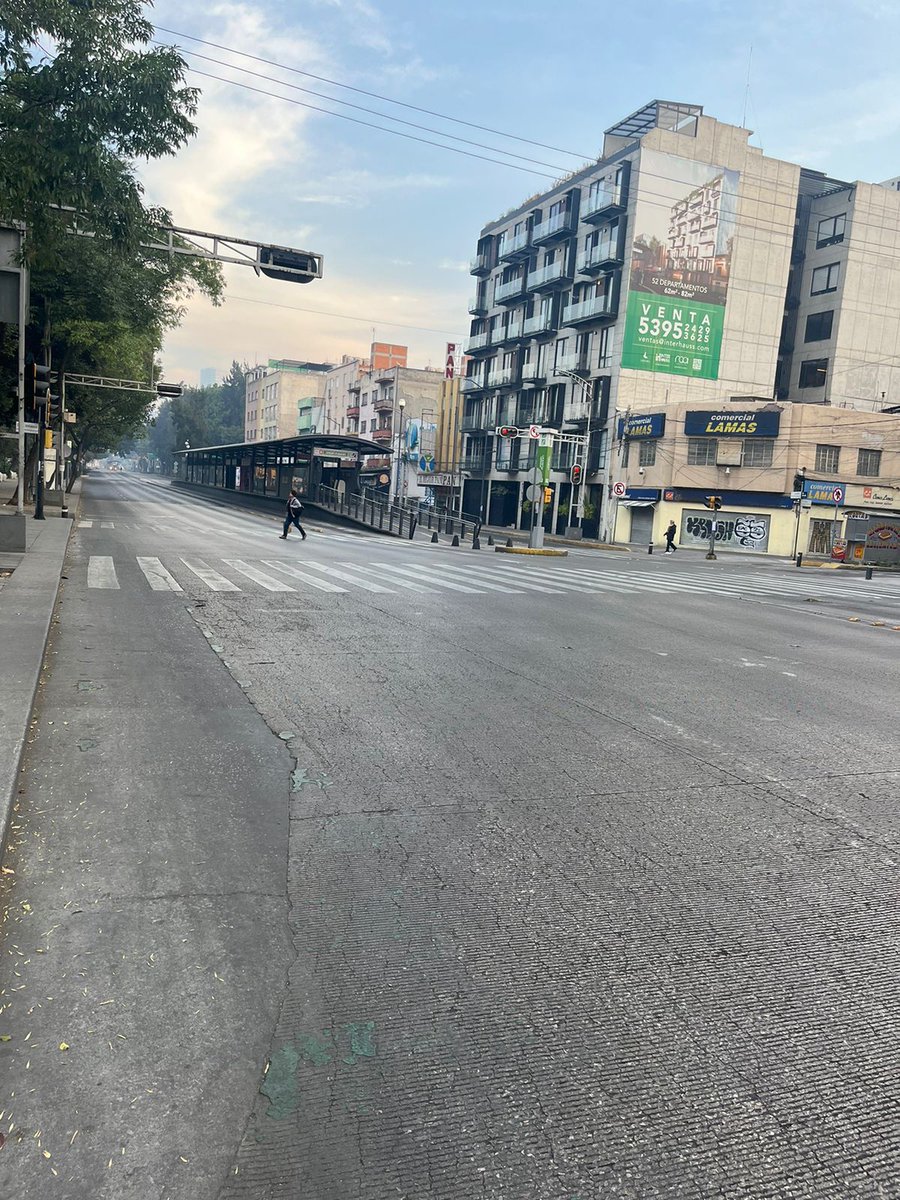lasillarota's tweet photo. #FelizNavidad | Así las calles vacías de la #CDMX en este🎄25 de diciembre de 2024.
Fotos: @garciaariadna https://t.co/IcjP5B8KJ0