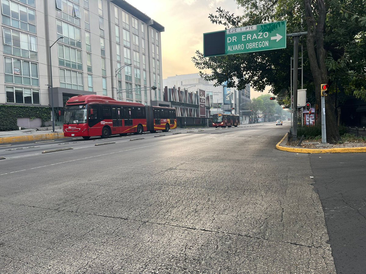 lasillarota's tweet photo. #FelizNavidad | Así las calles vacías de la #CDMX en este🎄25 de diciembre de 2024.
Fotos: @garciaariadna https://t.co/IcjP5B8KJ0