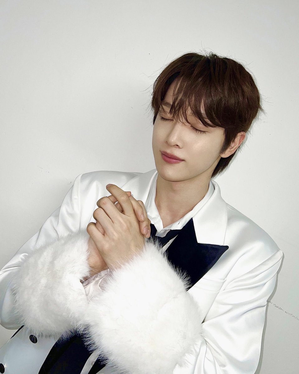 바부뚱땡이 성찬
🫰🫰🫰🫰