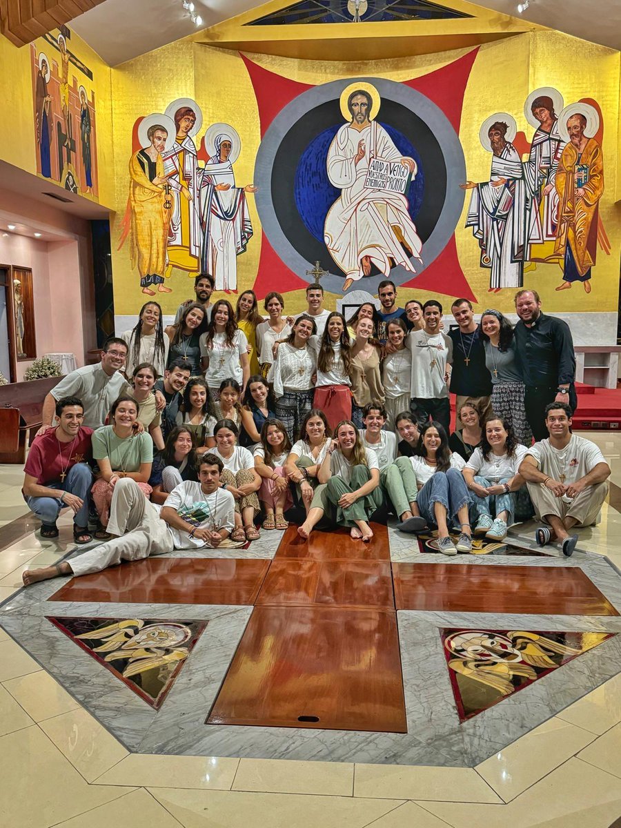 mer_bz's tweet photo. @cdelamor_ @telediario_tve Lo mejor de 2024: Dejarme de tonterías y amar más, a todos. 
Nos fuimos un grupo de 42 jóvenes de Madrid al sur de República Dominicana a compartir la Vida con quienes nos encontrábamos y nos trajimos de vuelta vivir todo en clave de agradecimiento. Todo es don. #Mi2024RTVE https://t.co/xJjHmRyaed