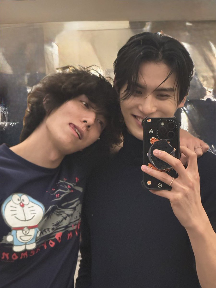 henzingzing's tweet image. 🎄💚💙