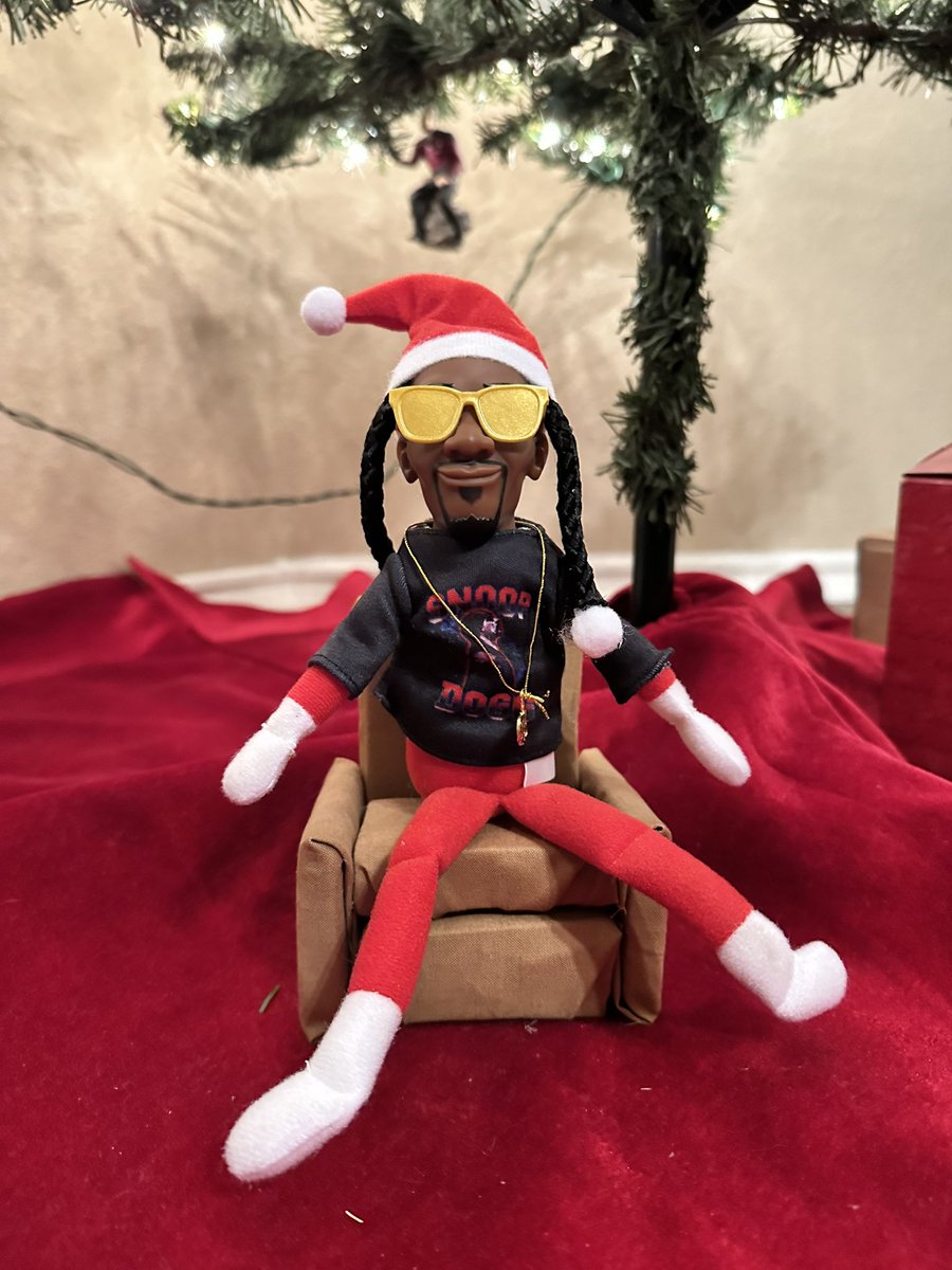 frankerazo13's tweet image. Happy Holidays, everyone!
———
#snoop #snooponastoop #toyphotography #toyphotographysanantonio #happyholidays #happyholidays2024