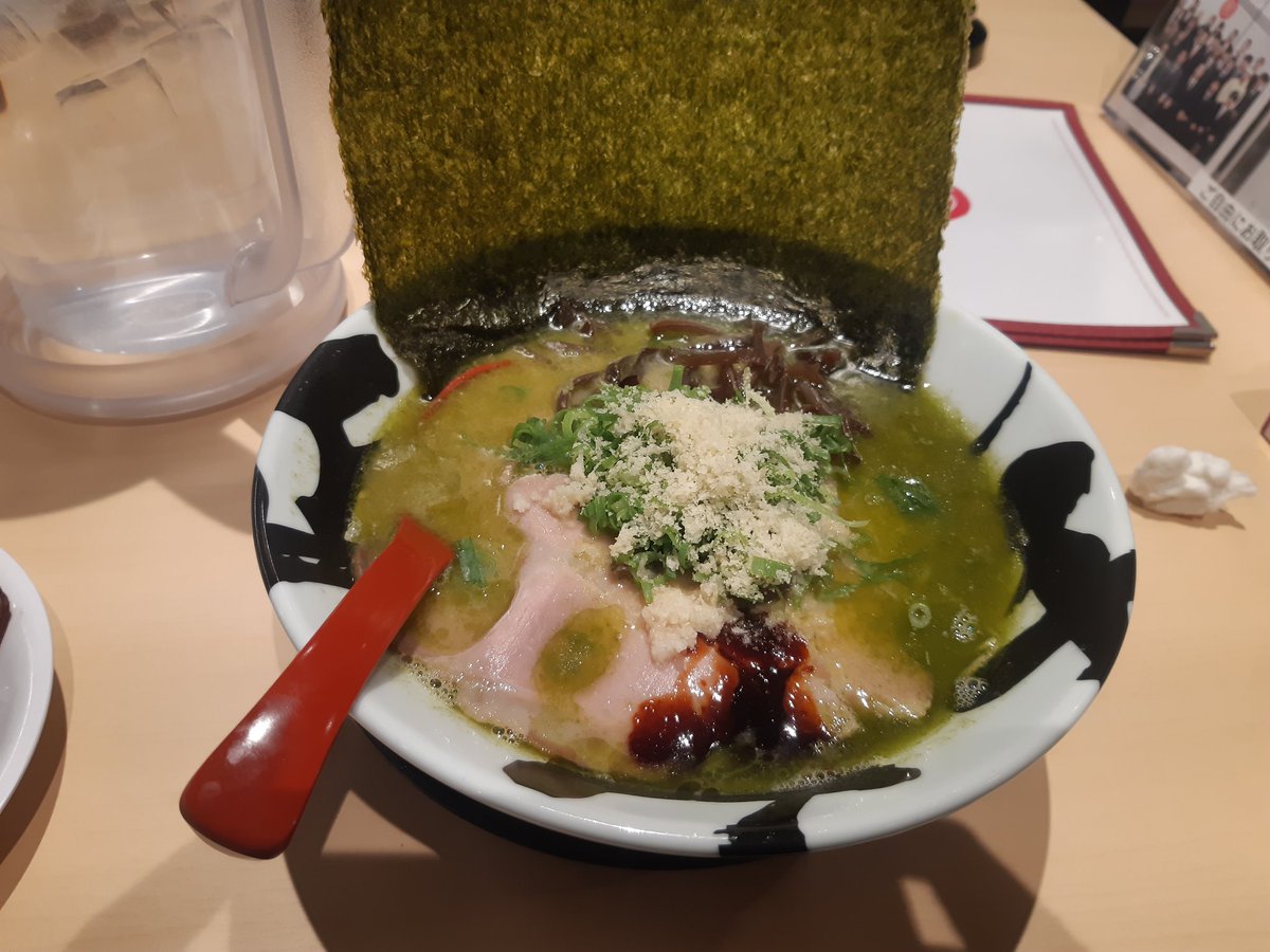 #クリスマスに全く関係ない画像載せてTLを荒らす 