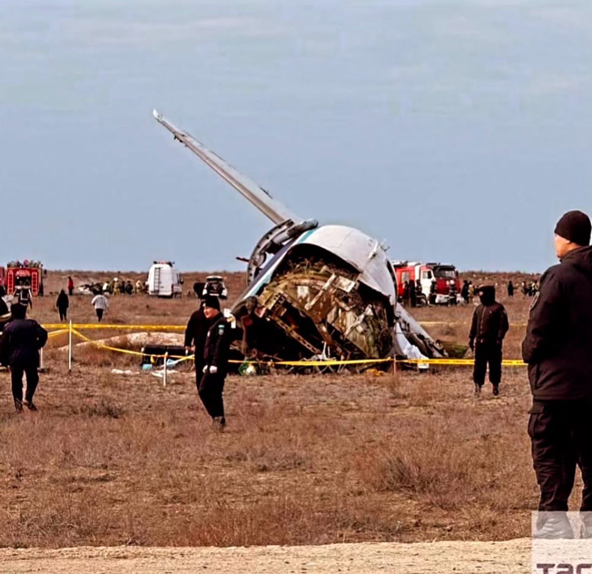 "Azərbaycan Hava Yolları” şirkətinə məxsus Bakı-Qroznı istiqamətində uçan sərnişin təyyarəsinin qəzaya uğraması xəbəri hər birimizi dərin hüznə boğdu.
Bu ağır gündə kədərimizi paylaşır, hər kəsə səbr və güc arzulayıram. Allah rəhmət eləsin!