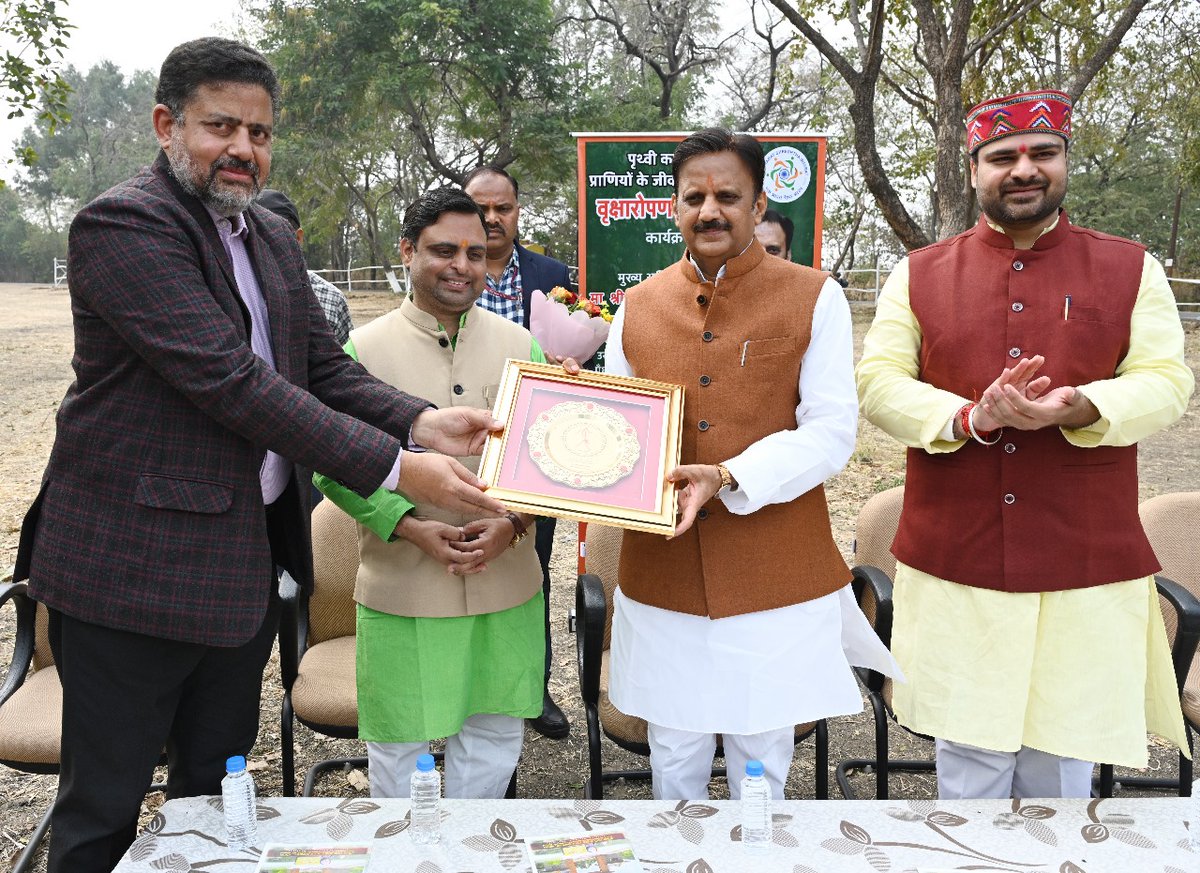 igrms's tweet photo. Tree Plantation Campaign held at IGRMS on Dec 24. Hon’ble Deputy CM of MP, Shri Rajendra Shukla, inaugurated the event by planting a Kadam tree, promoting the conservation of rare species and raising awareness about environmental protection. #Environment #TreePlantation #IGRMS" https://t.co/ARvl9zhV0D