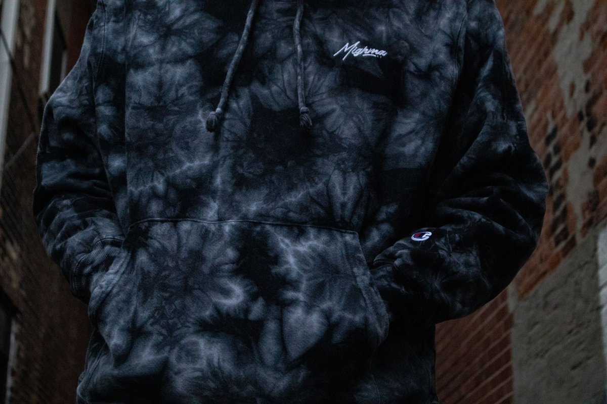 MighmaOfficial's tweet photo. On the twelfth day of Mighmas a Mobster have to meeeee🎶

A Mighma x Champion hoodie😎

(any color embroidery available)

1. Like &amp; RT
2. Follow us
3. Tag 2 friends https://t.co/ZrrmRKWnve