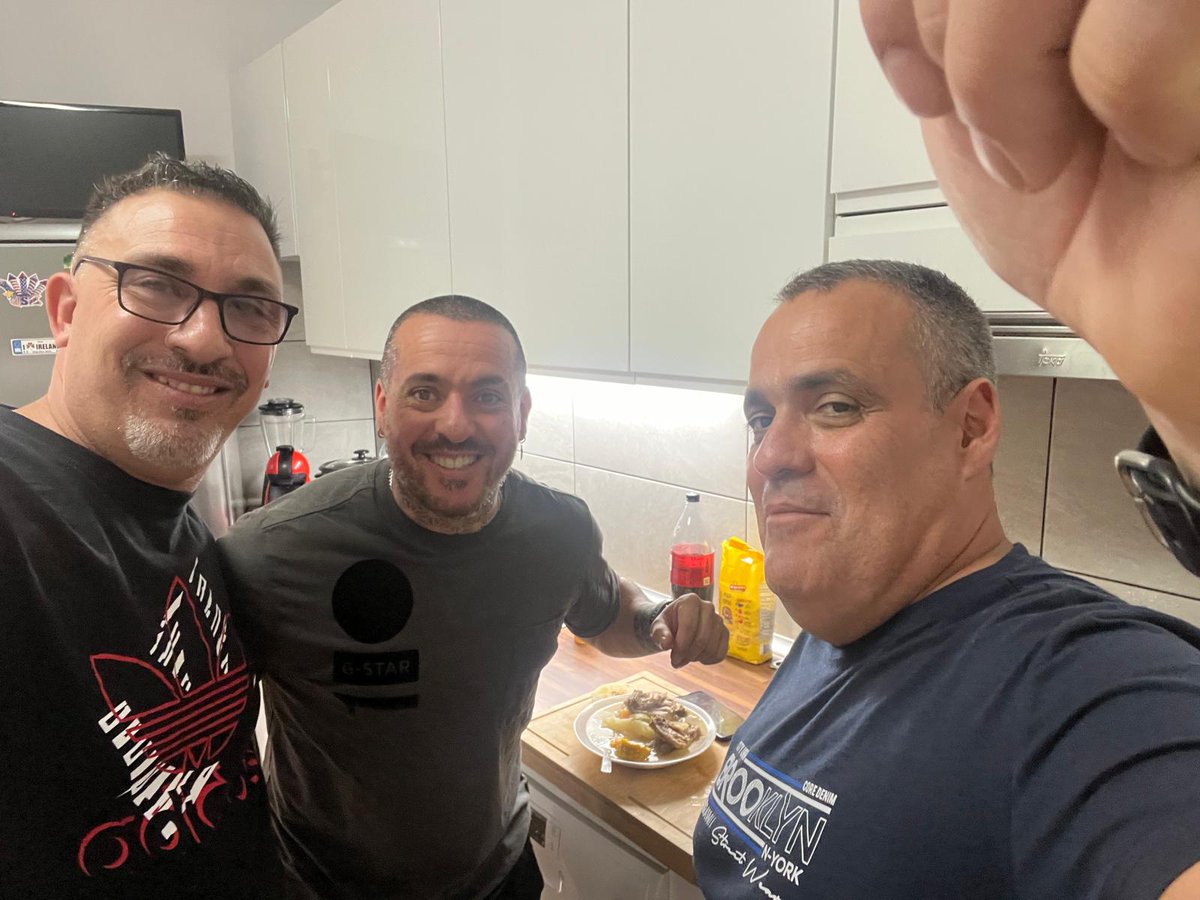 Hace dos semanas quedé para el 25 con un amigo venezolano y otro cubano entre los dos me dijeron te vamos resucitar con una cosa, aquí esta la cosa uffff  como nuevo 👌👌👌👌🤣🤣🤣🤣