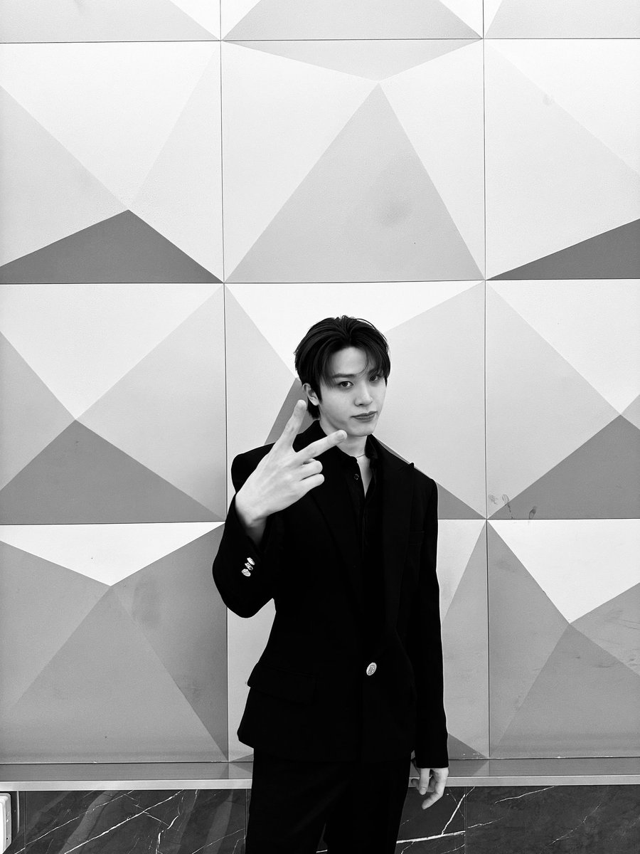 teuverse_id's tweet photo. [TRANS] 🐮 
251224

aku seru-seruan sampe tahap terakhir tahun ini. Teume, semoga kalian dapet tahun baru yang bahagia, dan semoga hanya hal-hal baik yang selalu terjadi ke kalian✨

(1/2)
@treasuremembers https://t.co/1TtzwWzIkY