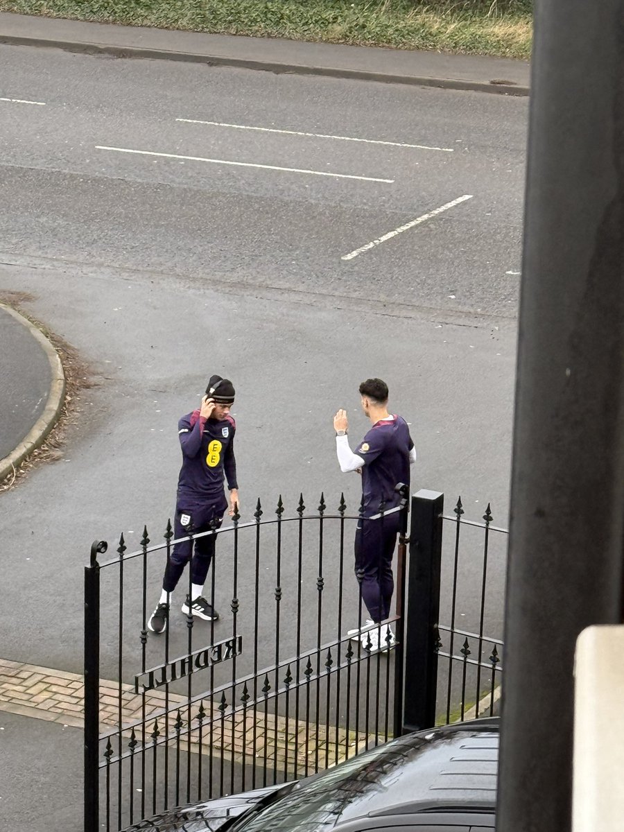 Danny Cadamarteri (@dannycadz) on Twitter photo Welcome to Christmas as a footballer
<a href="/Baileycadz/">Bailey-Tye Cadamarteri</a> <a href="/CaelanKoleCadz/">Caelan-Kole Cadamarteri</a> with a Christmas morning session.
Happy Christmas <a href="/swfc/">Sheffield Wednesday</a> <a href="/LincolnCity_FC/">Lincoln City FC 🇺🇦</a> fans
Enjoy mine and <a href="/charlotte_cadz/">Charlotte Cadamarteri</a> kids
in 2025 look after them for us 👌⚽️
Your welcome 🤣🤣👍🏼 Welcome to Christmas as a footballer
<a href="/Baileycadz/">Bailey-Tye Cadamarteri</a> <a href="/CaelanKoleCadz/">Caelan-Kole Cadamarteri</a> with a Christmas morning session.
Happy Christmas <a href="/swfc/">Sheffield Wednesday</a> <a href="/LincolnCity_FC/">Lincoln City FC 🇺🇦</a> fans
Enjoy mine and <a href="/charlotte_cadz/">Charlotte Cadamarteri</a> kids
in 2025 look after them for us 👌⚽️
Your welcome 🤣🤣👍🏼
