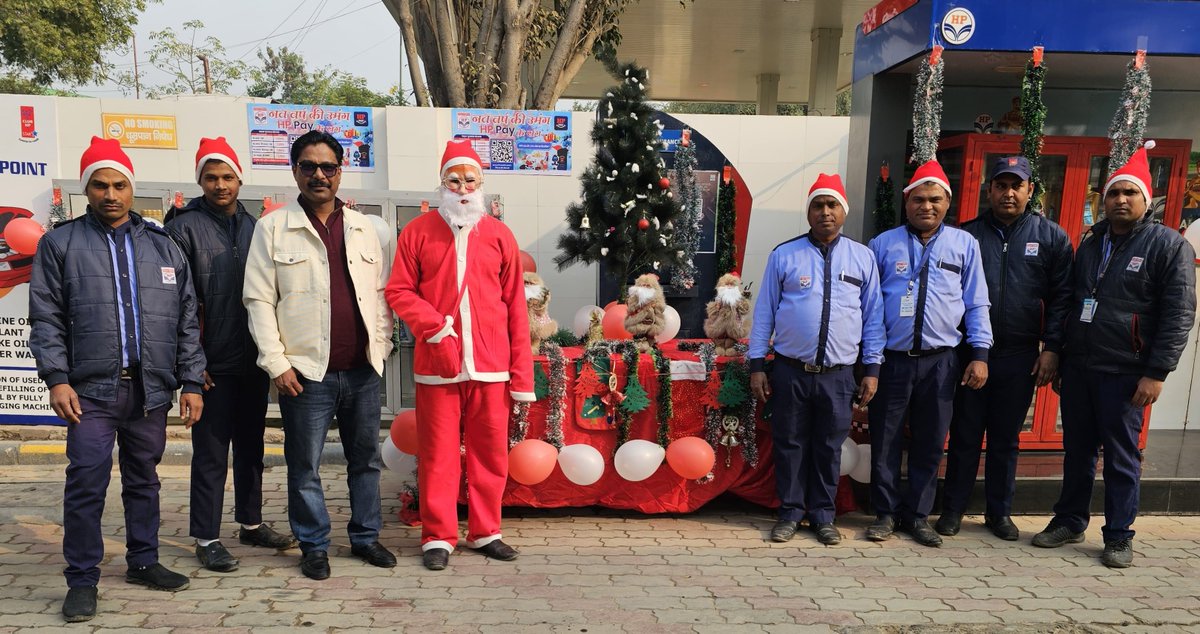 HiraFuels's tweet photo. X-mas Celebration 2024: Chocolates and Gifts were distributed on the occasion at Hira Fuels, Gurugram!!! https://t.co/fb6TdRl59j