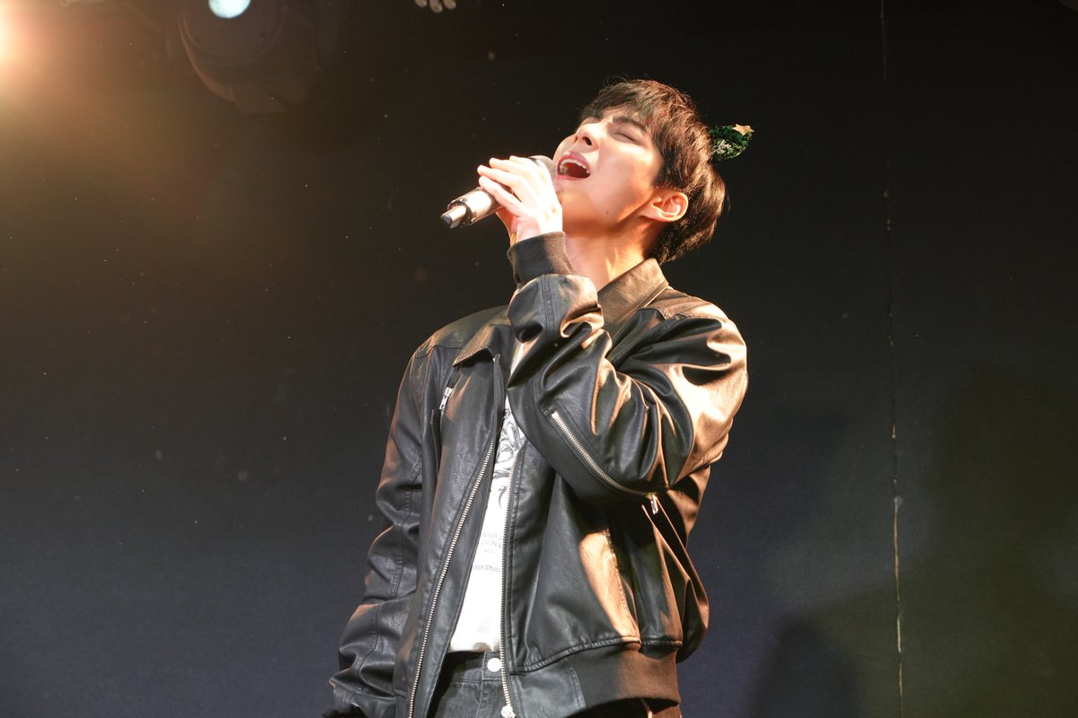 HOL_CH_34's tweet photo. SEO SUNGHYUK  SOLO　FANCON
241225 2部  ②

#tan #티에이엔  #to_all_nations #sunghyuk #seosunghyuk
#성혁 #서성혁 https://t.co/08J7J6JBZB