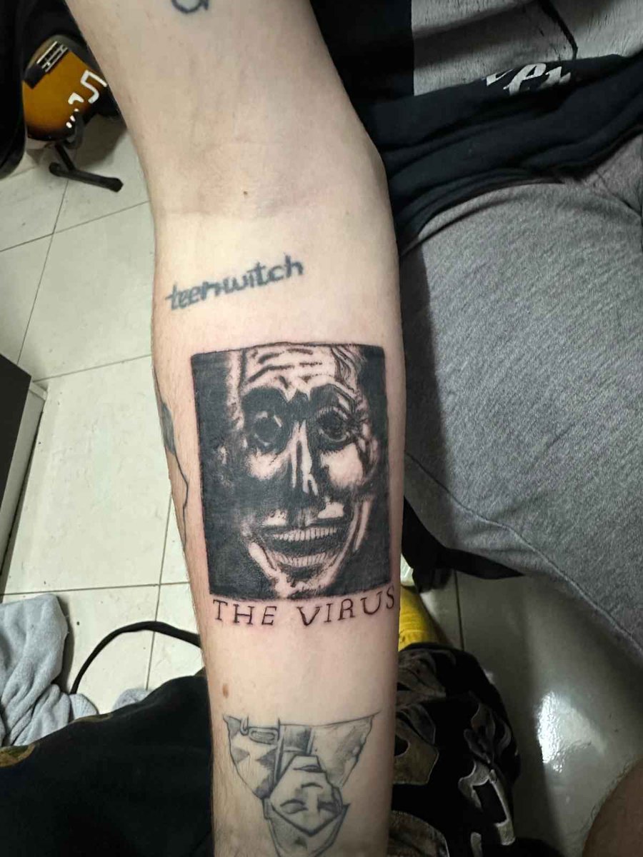the virus tattoo
<a href="/RenegadeVirus/">\\-THE VIRUS-//</a> &lt;3
