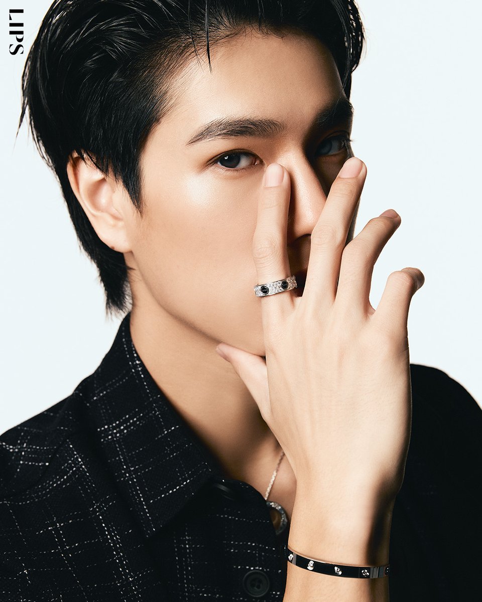 lipsmagazine_th's tweet photo. ภูวินทร์ เจ้าของมูลค่าสื่อกว่า $5ล้านในแฟชั่นวีคที่ยังว้าวกับทุกสิ่งในโลกแฟชั่นทั้งแหวนจากคอลเลกชัน Love, ดีไซน์จากปี 1904 ที่ไม่ล้าสมัยของนาฬิกา Santos de Cartier, ตะปูที่กลายเป็นกำไล Juste un Clou และแหวนทองสามกษัตริย์จากคอลเลกชัน Trinity 

#Cartier #CartierThailand
#Phuwintang https://t.co/02dwj440GS