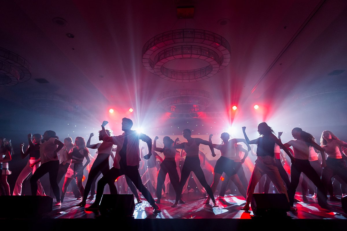 DanceExcellence's tweet photo. Sending love around the world to all the DEX dancers and Directors who’ve been ✨TOGETHER✨ for the past 34 years!!

Happy holidays from all of us here at Dance Excellence! ❤️

📷: @boivinphoto

#merrychristmas #happyholidays #danceexcellence #danceex #dancers #dance #TOGETHER https://t.co/aHluTgotwO