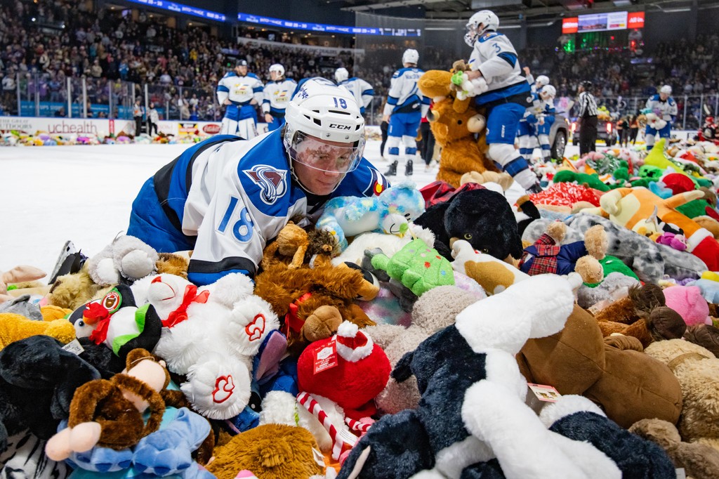 TheAHL's tweet photo. Christmas morning: 😆🎁 https://t.co/NjLfFwRIu0