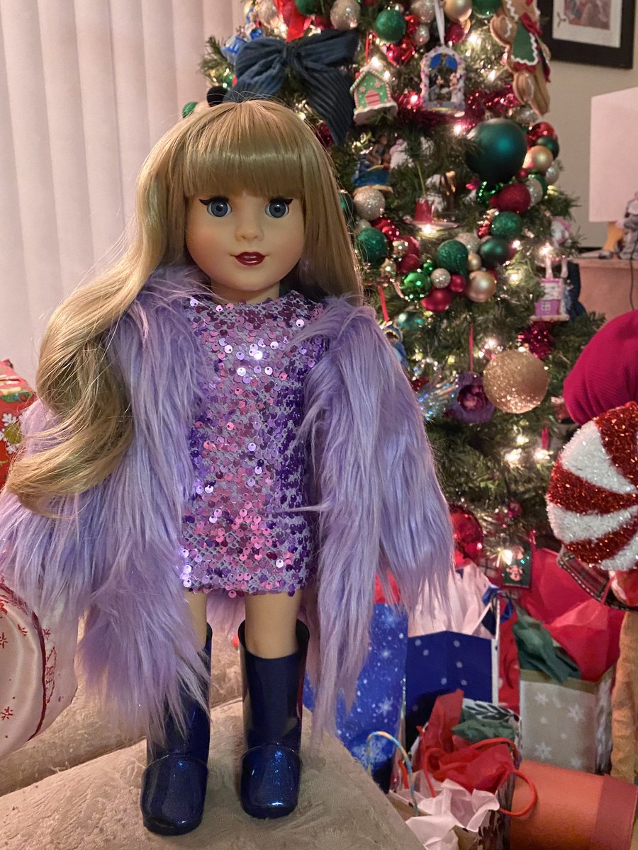 fightindragonsx's tweet photo. Look what Santa left under the tree 😭😭💚❤️ https://t.co/ciz15jTvx4