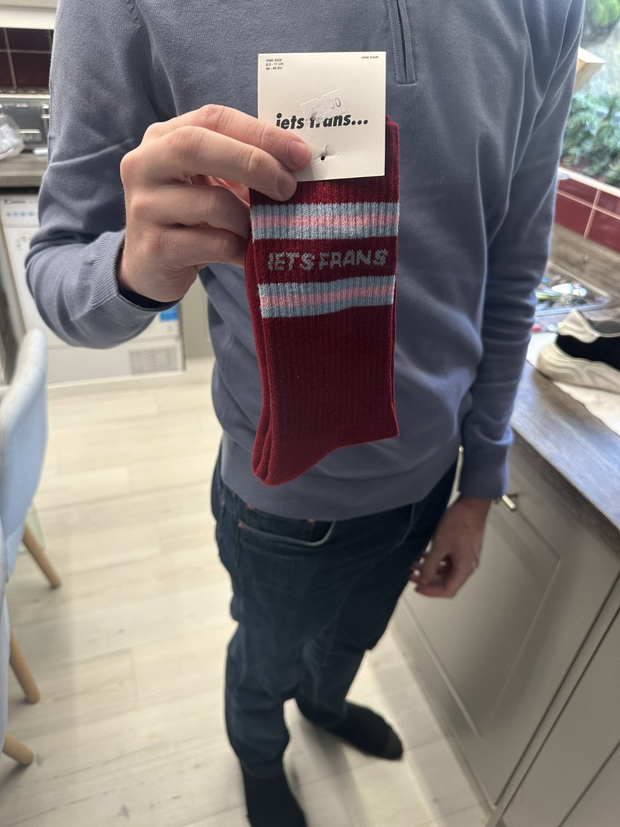 LukeRabone's tweet photo. @_ROUNDTHEBEND__ R kid got transgender socks https://t.co/ncDdzYrr6N