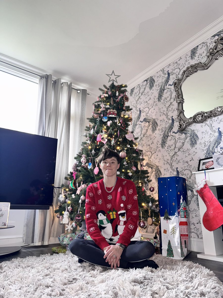 oliviamthorntn's tweet image. Merry Christmas #lfam.