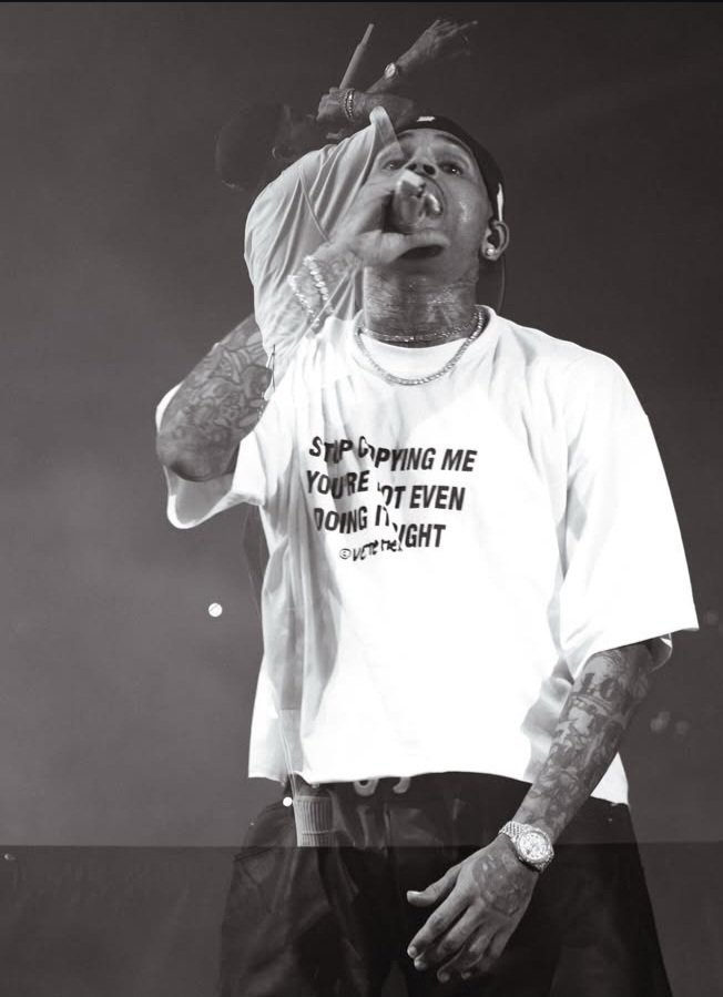 ginterngl's tweet photo. CHRIS BROWN IS A LIVING LEGEND!!!! https://t.co/CTIuJMA97U