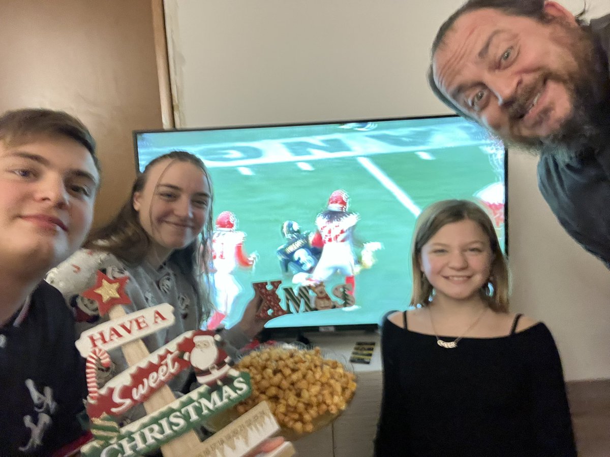Sybelius's tweet image. Watching Xmas game day together from ITALY!!! 🇮🇹 #NFLonNetflix