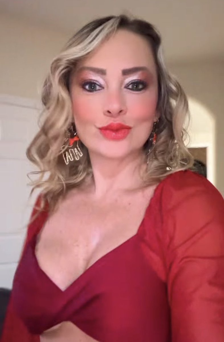 Merry Christmas, my dear friends!🎄🎄🎅
May this Christmas fill your heart and home with joy, success and accomplishments! Wishing y’all the happiest of holidays and a prosperous New Year in advance!!