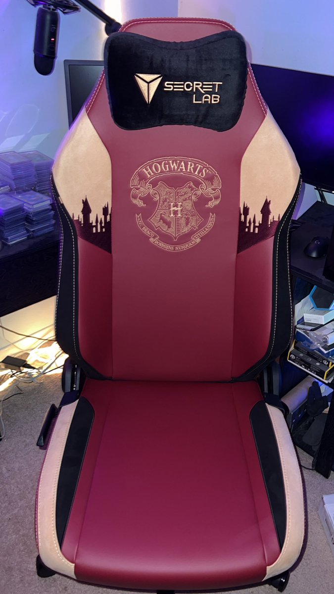 DsK_cs's tweet image. Santa spoiled me this year ⚡️

Merry Christmas 🎄